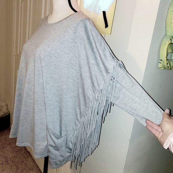 𝅺Romeo & Juliet | Oversized Fringe Tunic - Picture 5 of 6